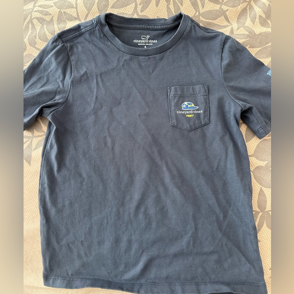 Vineyard Vines size 6 navy FDNY short sleeved t